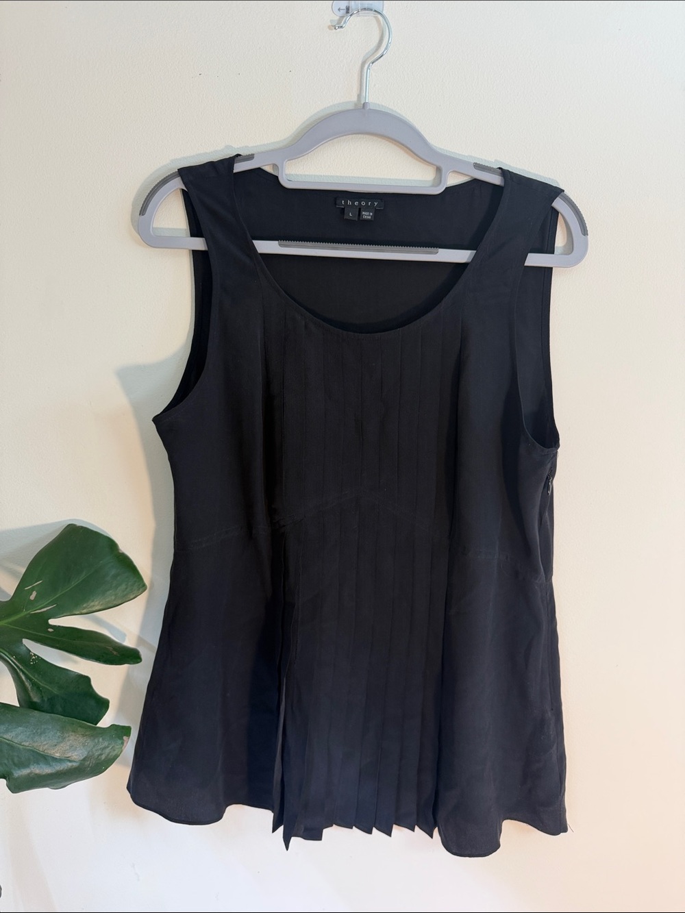 Theory Black Pleated Silk-Blend Sleeveless Blouse